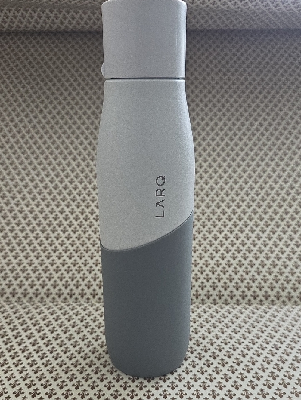 ARQ Two-Tone Water Bottle in White and Navy